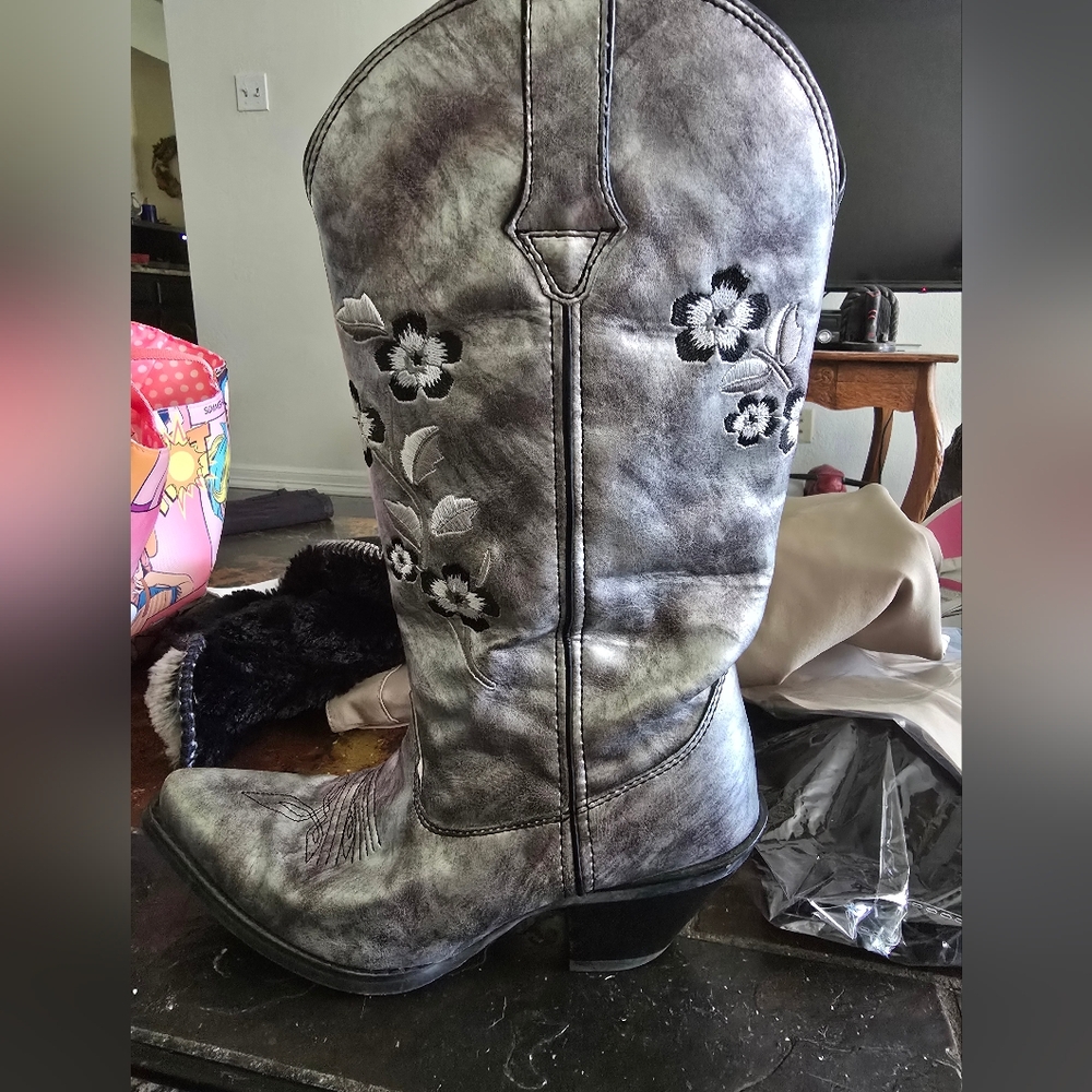 Durango Floral Embroidered Silver Cowboy Boots Vintage Sz 6.5